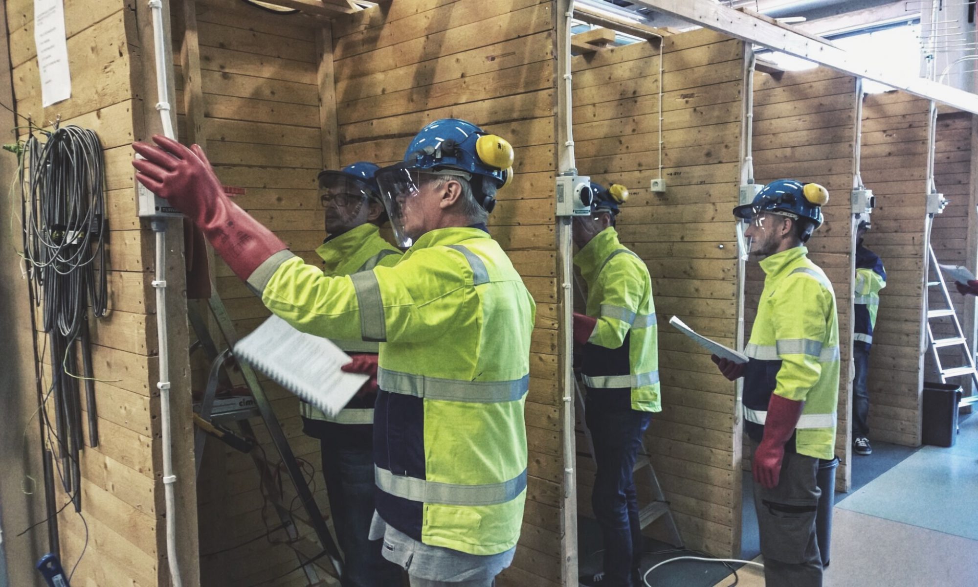 ≤ 1 kV Jännitetyöt. Kurssi toteutuu ja mukaan mahtuu vielä.